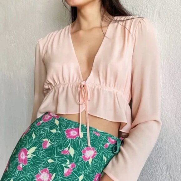 Aritzia Sunday Best Top Women S Pink Tie Front Blouse Plunge Feminine Romantic - Picture 3 of 5